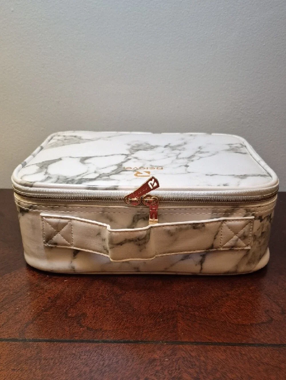 Reiover Marble Print White Cosmetic Travel Case